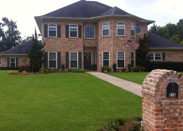 1st image of 210 Colonial Hill Dr