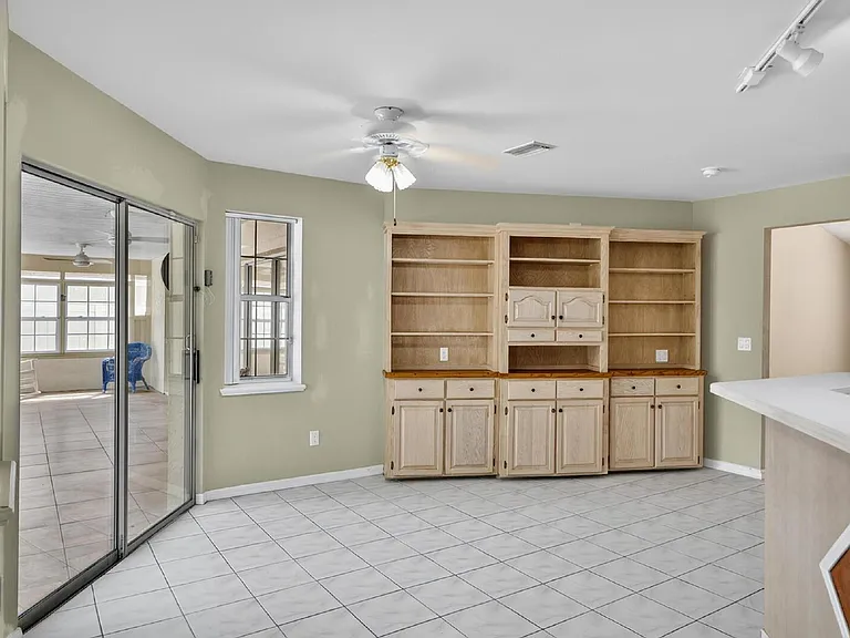 77 Folcroft Ln — Photo 24