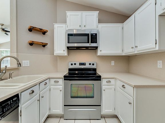 3rd image of 3033 E Michigan Ave