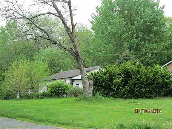 2nd image of 109 S Oak St