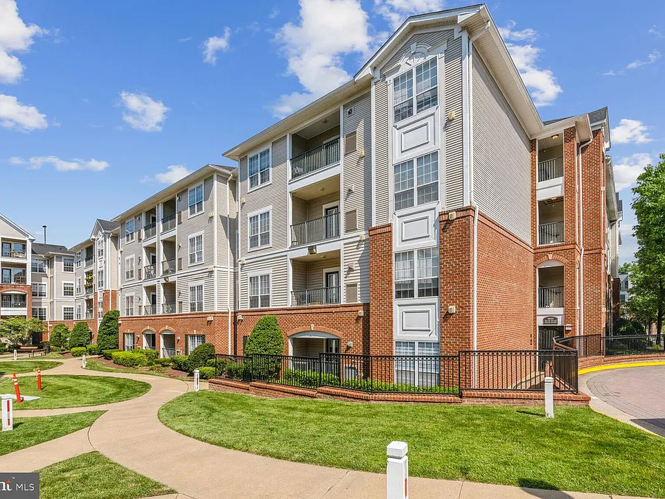 4850 Eisenhower Ave #205