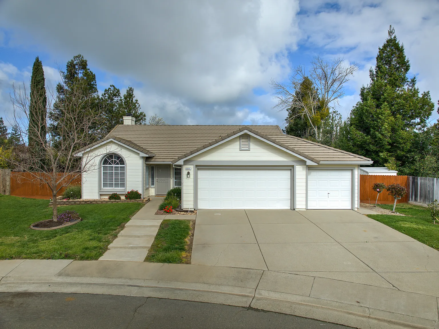 4 bed, 1812 sqft, $2,845 — Photo 2