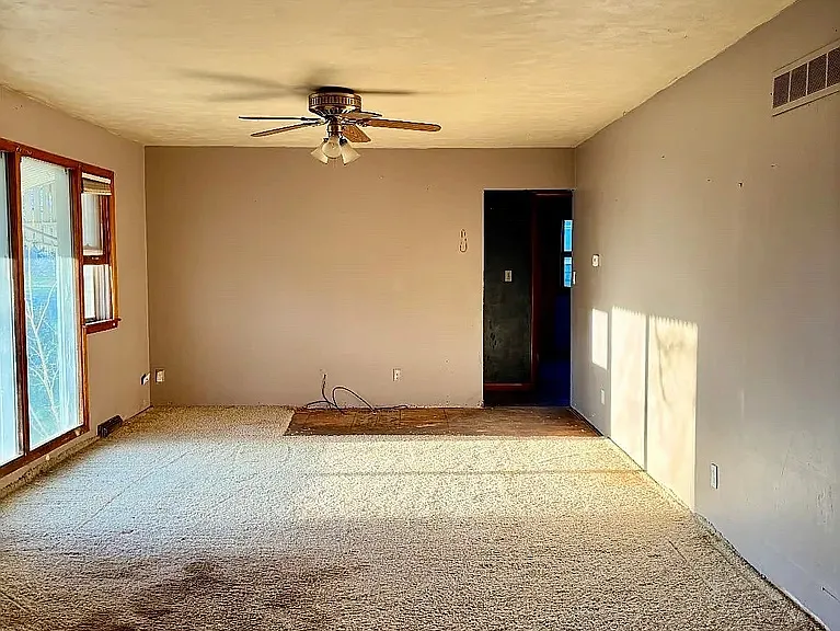 810 N C St — Photo 11