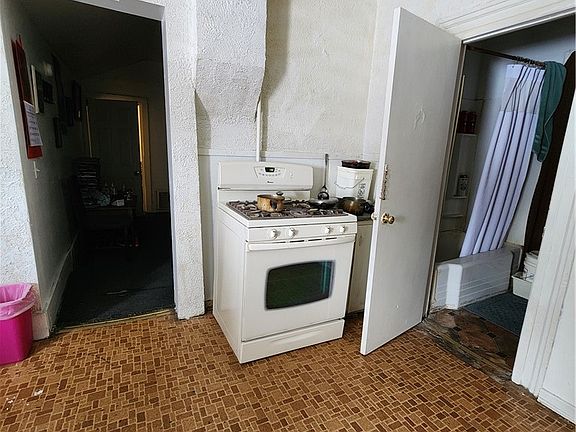 3rd image of 245 Adams St