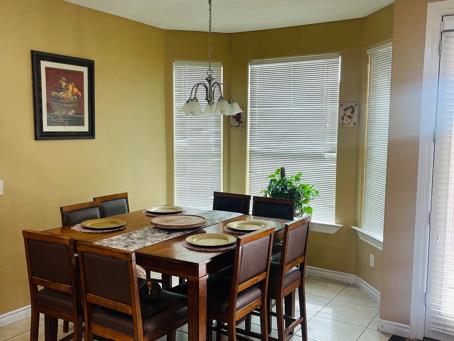 4 bed, 3.5 bath, 3166 sqft, $2,800 — Photo 3
