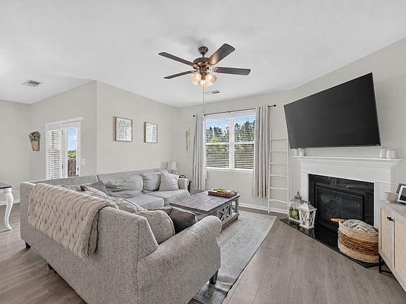 2nd image of 224 Donnington Ct