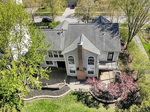 4th image of 160 Rosewood Dr