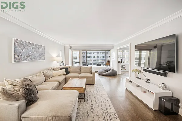 Sold by Digs Realty Group | media 1