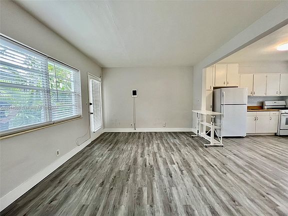 2nd image of 1925 Washington Ave APT 20