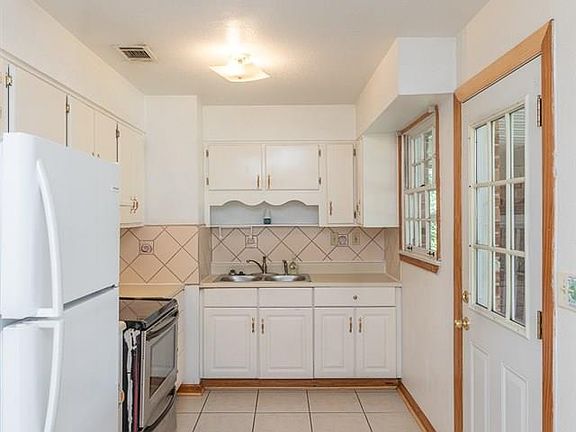 5th image of 1526 Sonia St