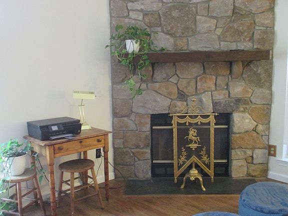 Gas fireplace