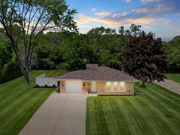 2210 West Woodward DRIVE, Oak Creek, WI 53154