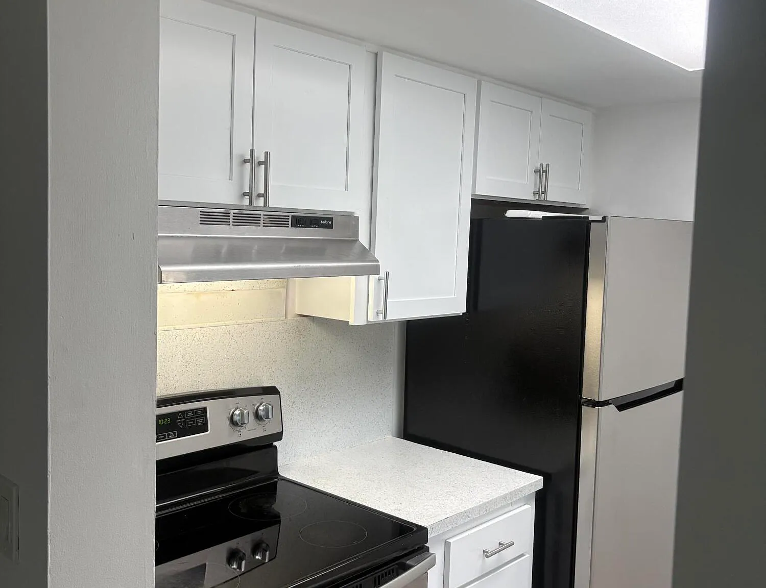 221-B — Photo 2