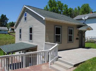 129 S West St, Galena, IL 61036