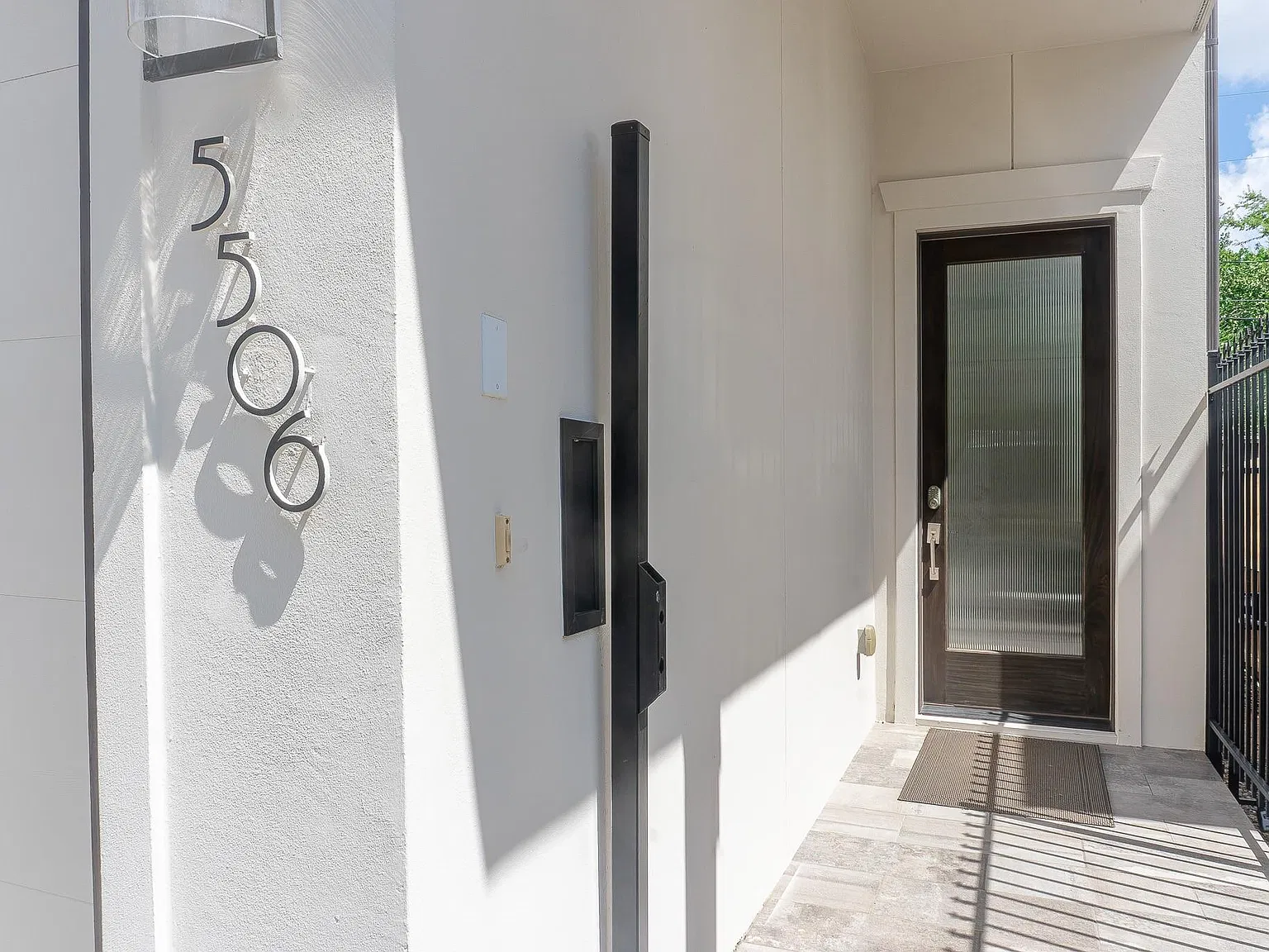 4 bed, 4.5 bath, 3547 sqft, $5,000 — Photo 2