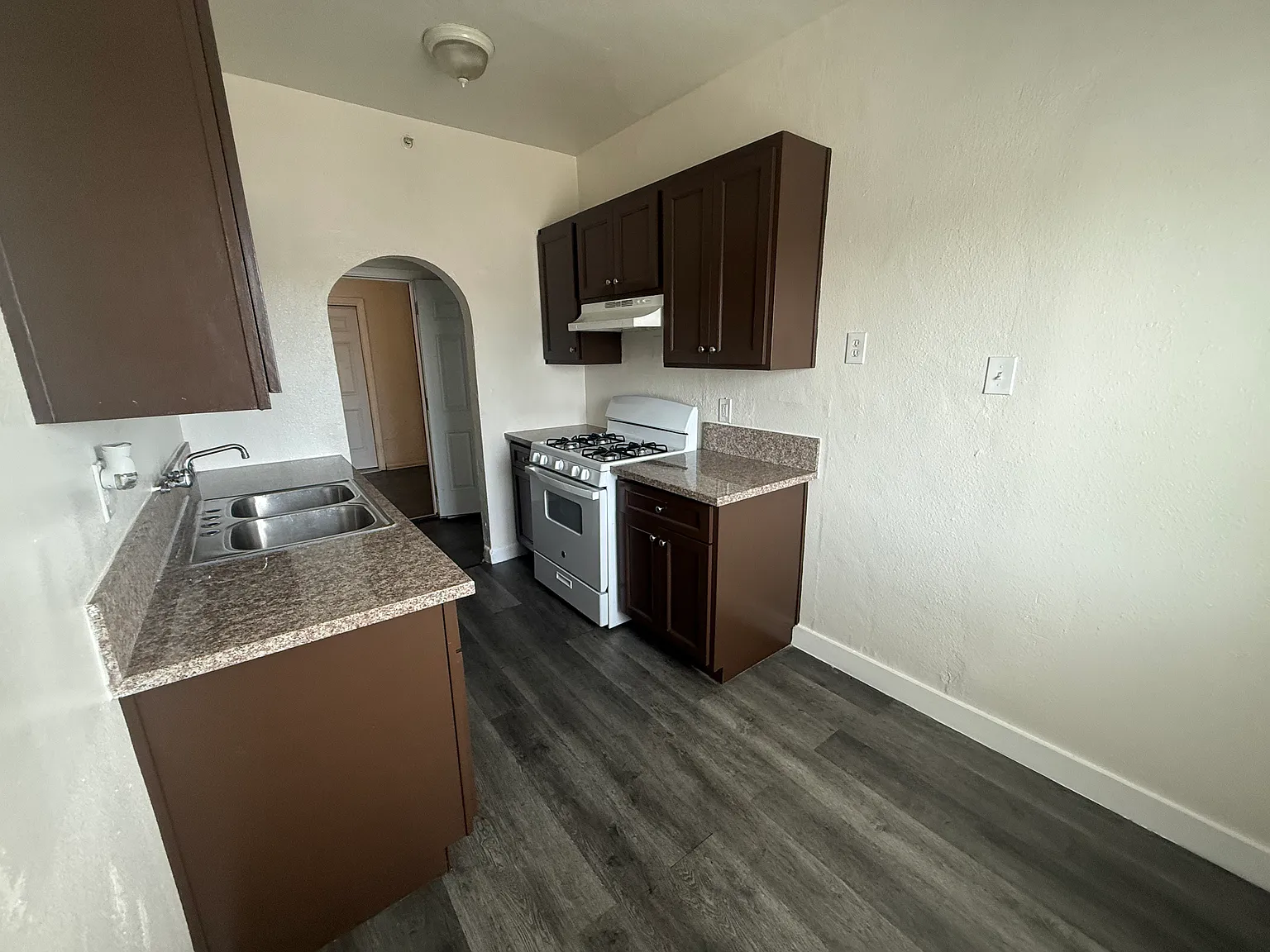 2 bed, 1025 sqft, $1,975 — Photo 4