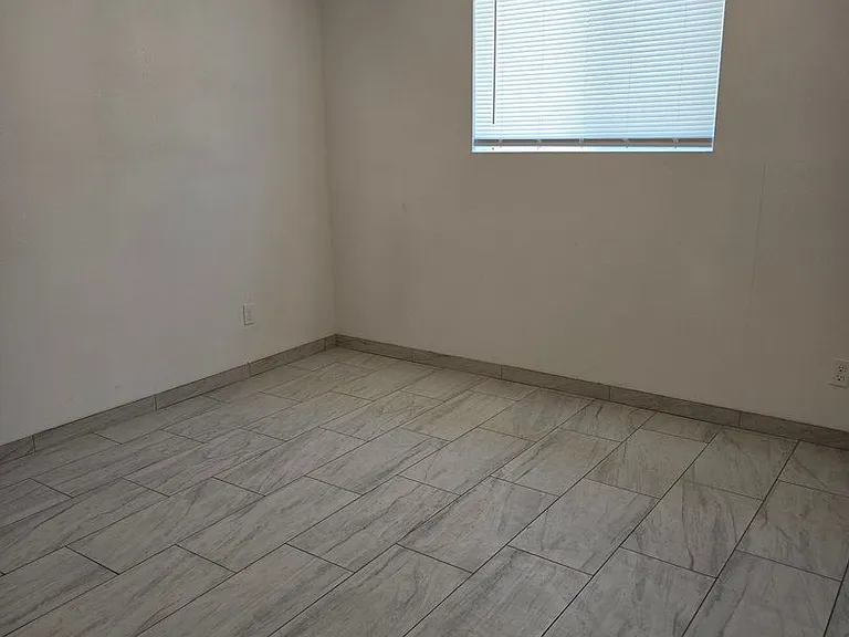 511 N Iroquois Ave — Photo 16