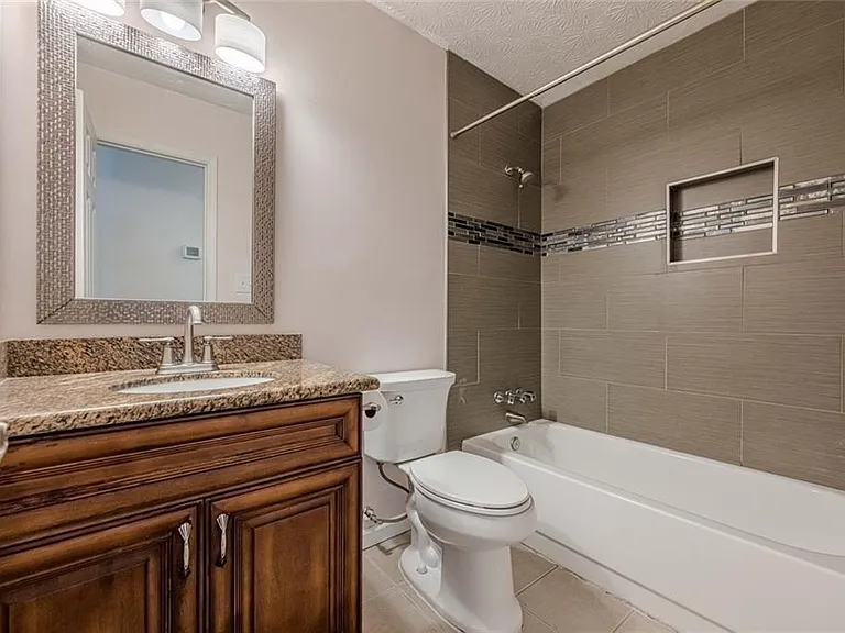 2491 Redfield Dr — Photo 23