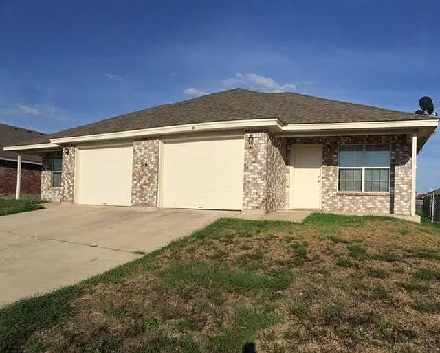 All Tile Duplex In Nolanville — Photo 3