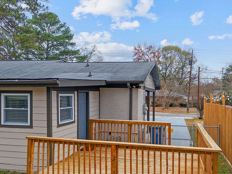 969 Oak Grove Rd — Photo 4