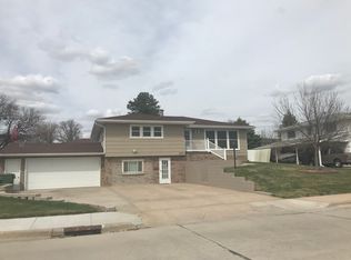 1007 Sunset Rd, Mccook, NE 69001
