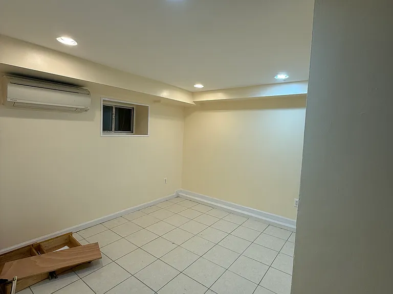 220 Neptune Ave #BASEMENT — Photo 9