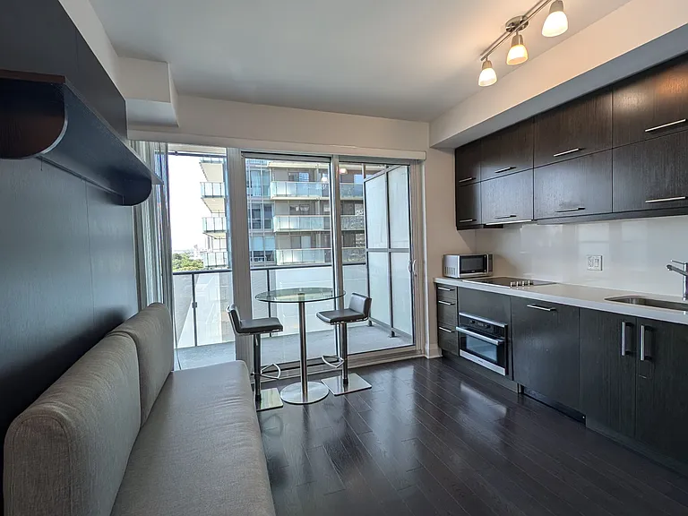 1080 Bay St #907 — Photo 20