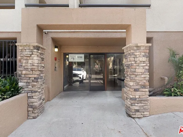 5530 Owensmouth Ave #316 — Photo 16