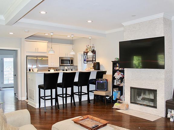 5th image of 2506 N Greenview Ave #1R