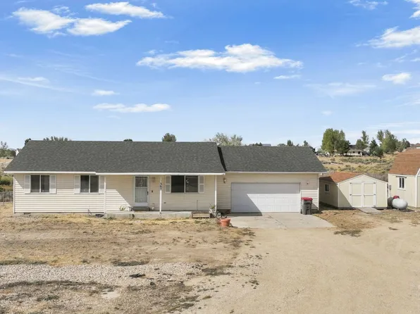 385 Royal Oak Dr, Spring Creek, NV 89815