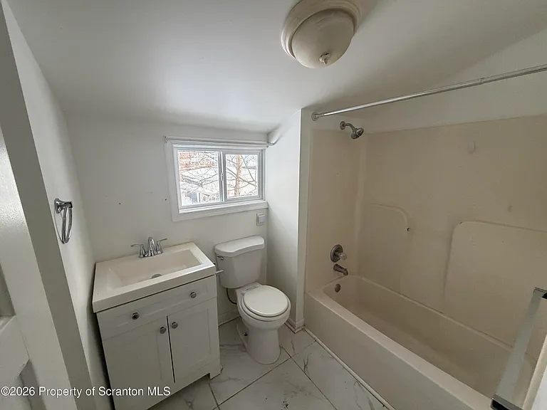 202 William St — Photo 8