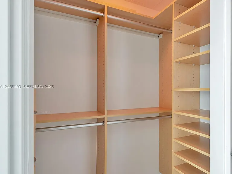 50 S Pointe Dr #2007 — Photo 36