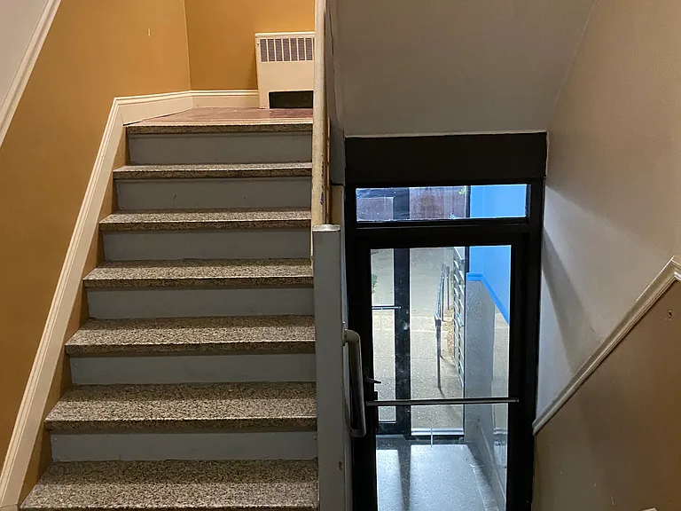 E Curtis St — Photo 15