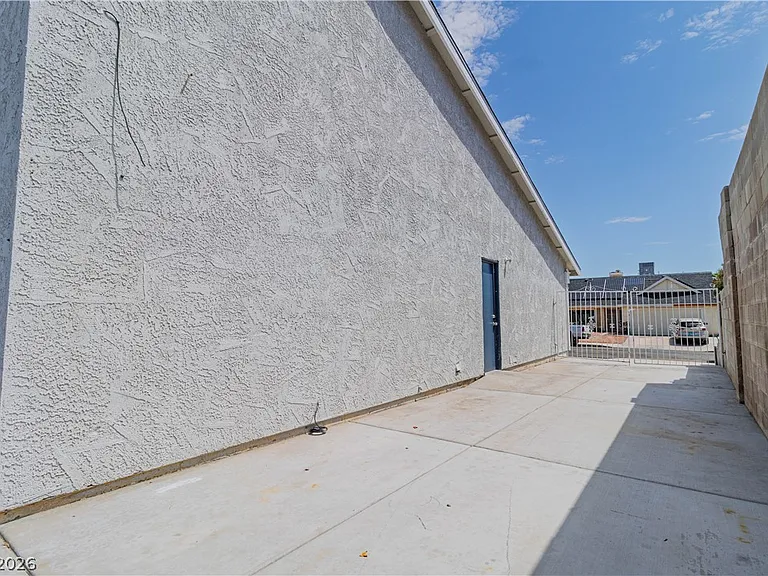 4815 Castle Rock Ct — Photo 4