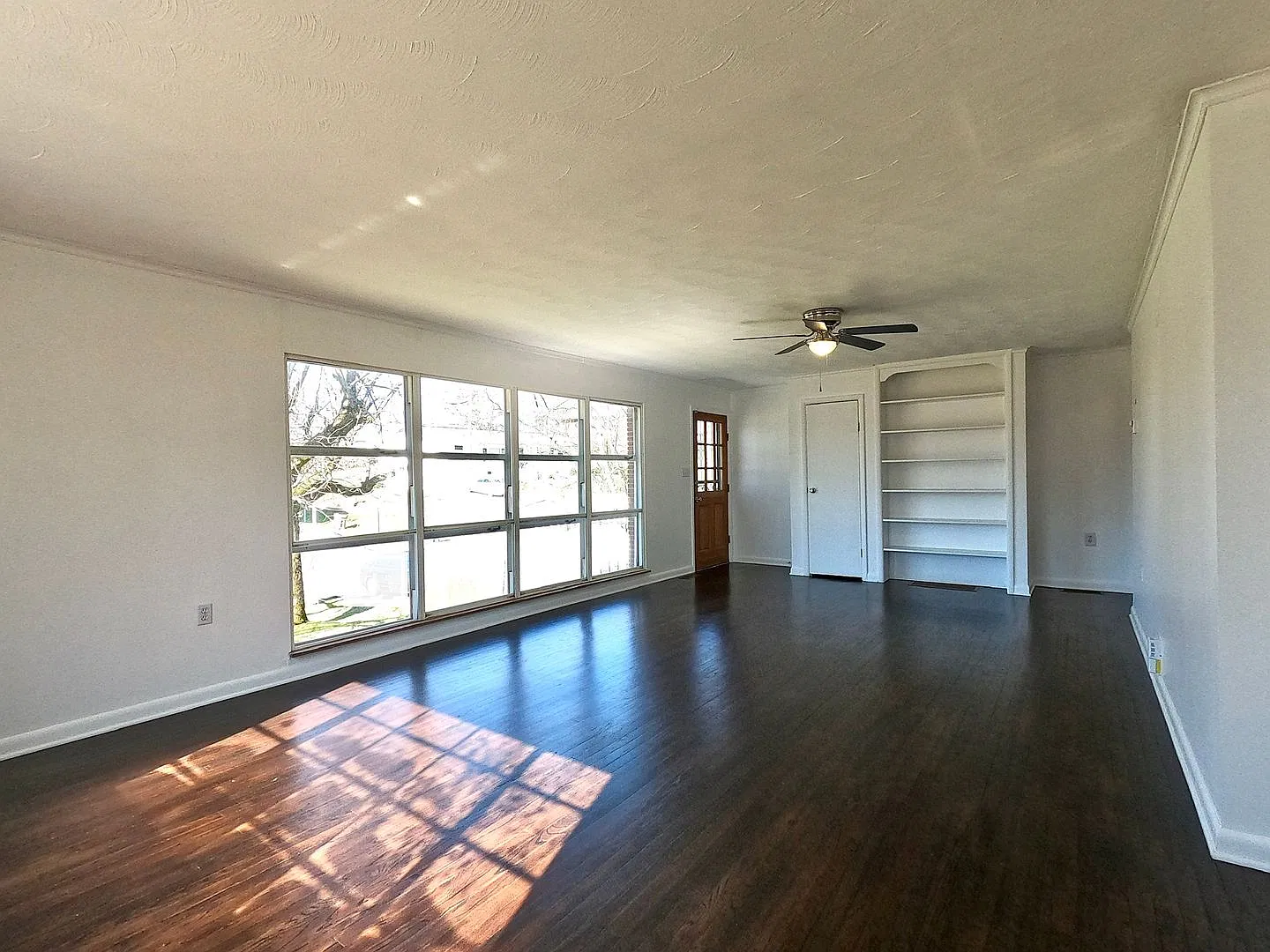 South Knoxville Charmer...3 bedroom, 1.5 bath basement rancher — Photo 3