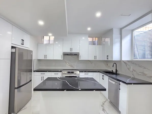 1432 Yellow Rose Cir #Basement, Oakville, ON L6M 5L2