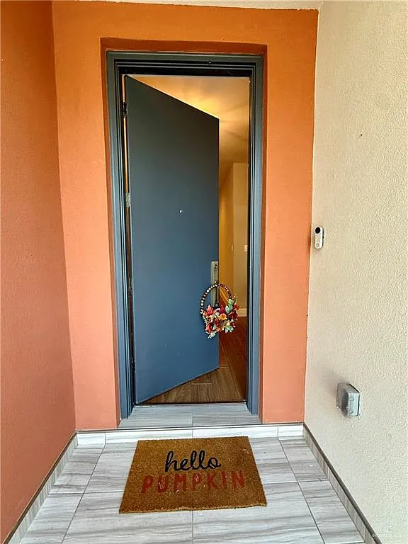3 bed, 3.0 bath, 1955 sqft, $2,400 — Photo 3