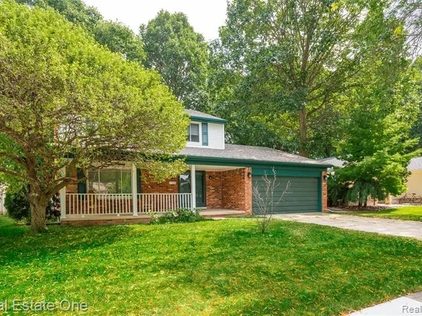 39160 Chantilly Dr, Sterling Heights, MI 48313