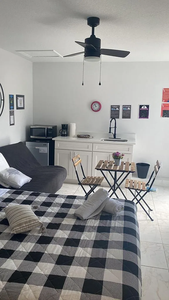 Studio, 400 sqft, $970 — Photo 3