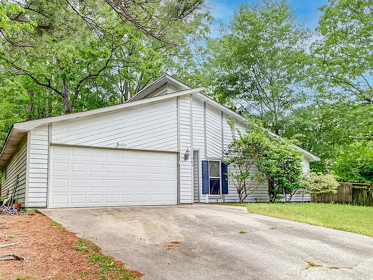 Building Photo - 303 Canaberry Cir