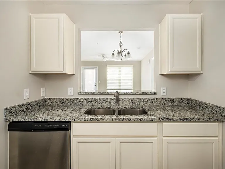 Legacy Park Apartments — Photo 9