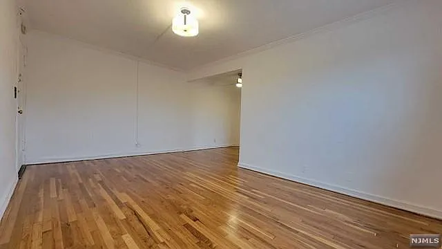 2333 Hudson Ter #E3 — Photo 4