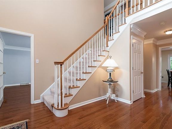 3rd image of 107 Apple Blossom Ln