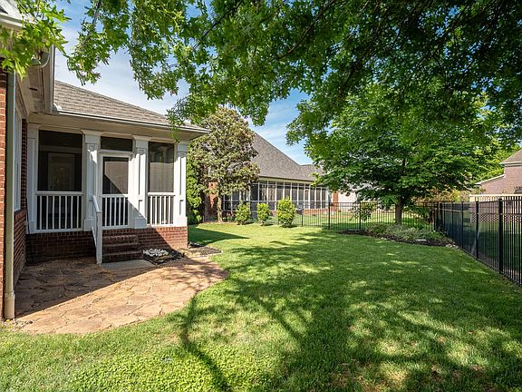5th image of 668 Springlake Dr