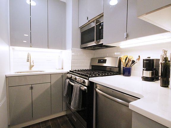 4th image of 210 E 47th St APT 9B