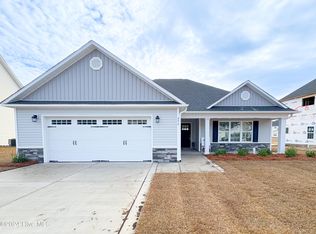 496 Pebble Shore Dr, Sneads Ferry, NC 28460
