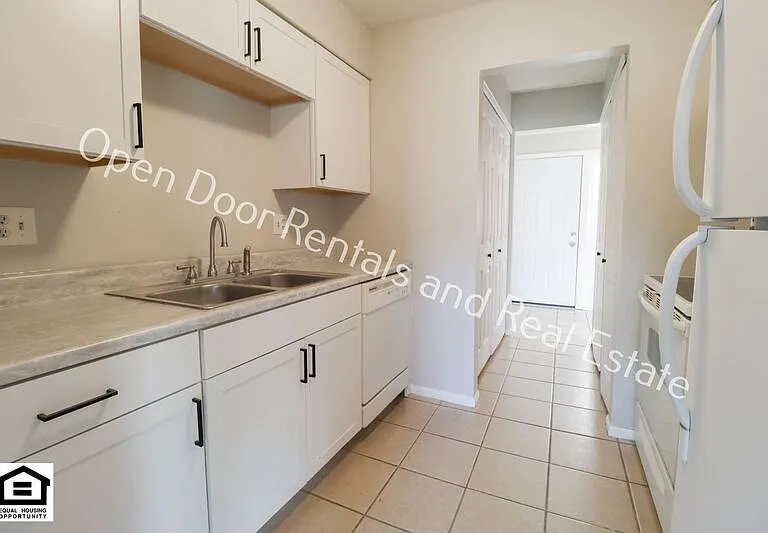 4935 Vermont Ln — Photo 5