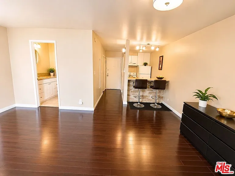 525 S Ardmore Ave #261 — Photo 8