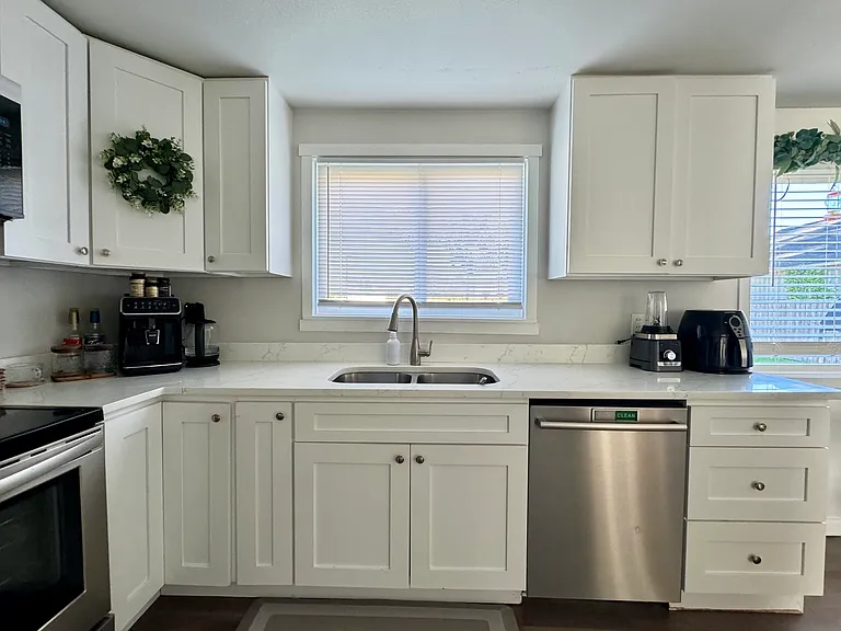 1006 B St SE — Photo 7