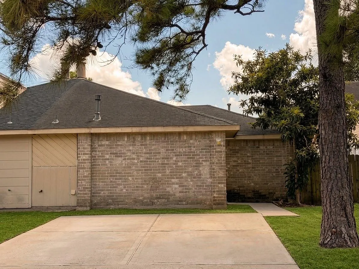 2 bed, 1.0 bath, 1048 sqft, $1,499 — Photo 1
